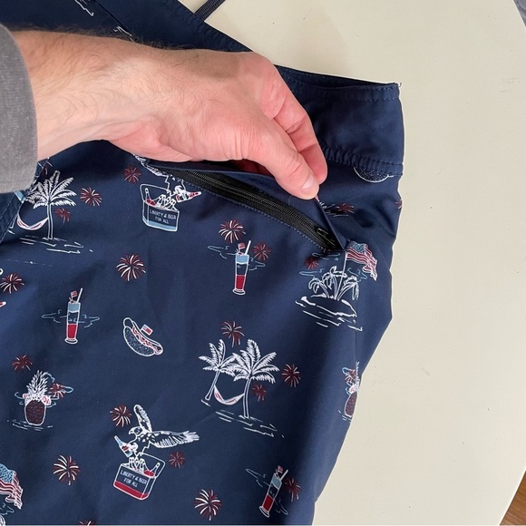 Travis Mathew Men’s Boardshorts Size 33 Flag Sweet Land of Beer - Picture 5 of 10